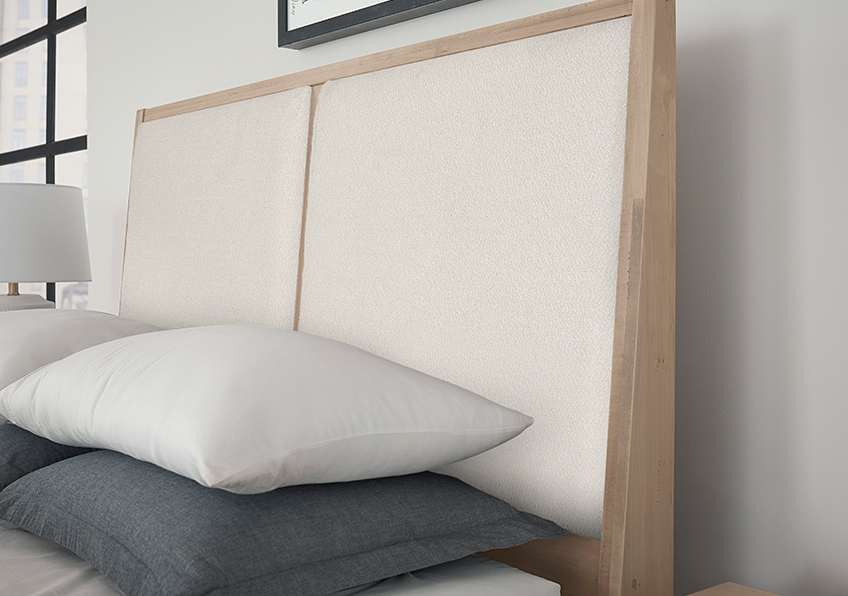 Woodbridge Upholstered Bed With Storage -white in King - 822-661-061-066B-502-666 822661061066B502666