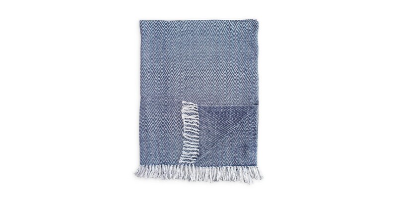 Phoebe Navy Throw 8700TH0318