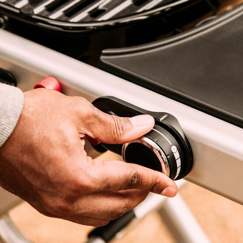 Weber Traveler® Portable Gas Grill view 7