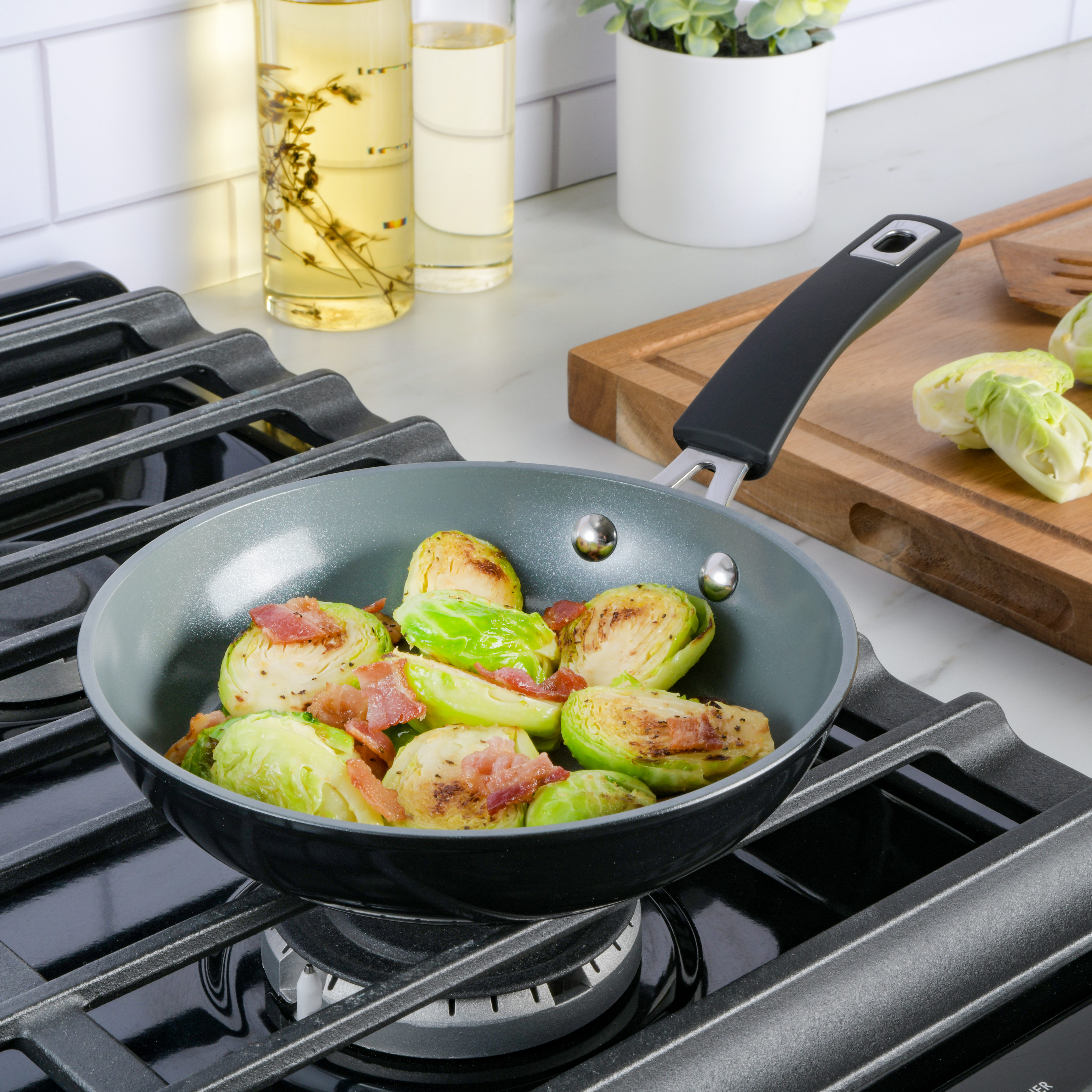Arlington Black Diamond Aluminum Frying Pan, 8-inch, Black Diamond/Grey Ceramic, Soft Touch Bakelite Handle 9632301