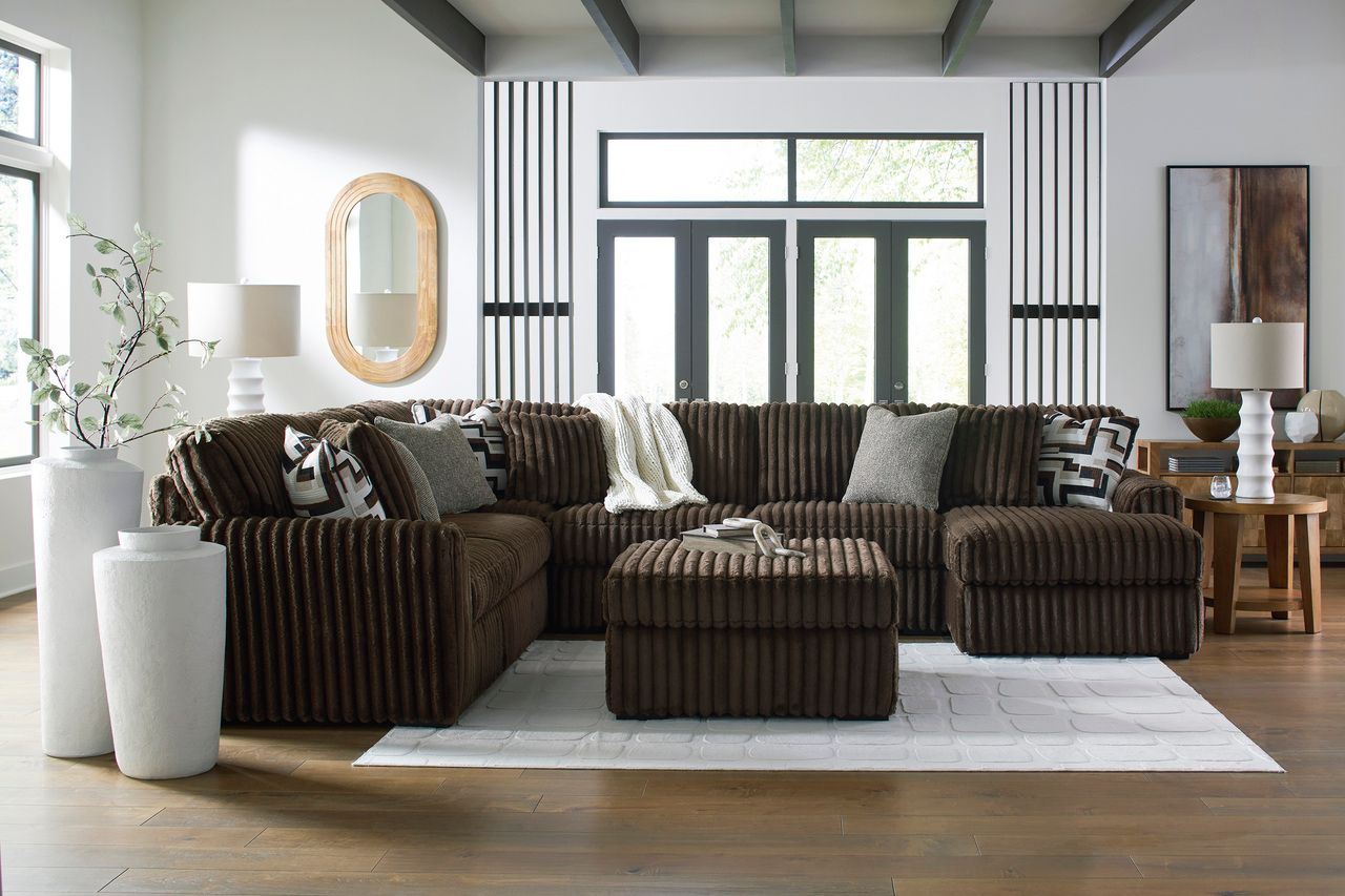 Midnight-Madness 2-Piece Sectional and Ottoman In Chocolate 98104U7