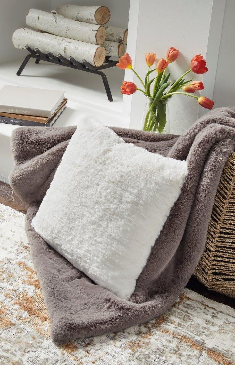 Gariland White Pillow A1000863P
