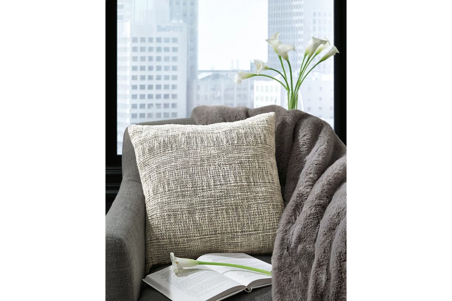 Carddon Black And White Pillow A1000960P