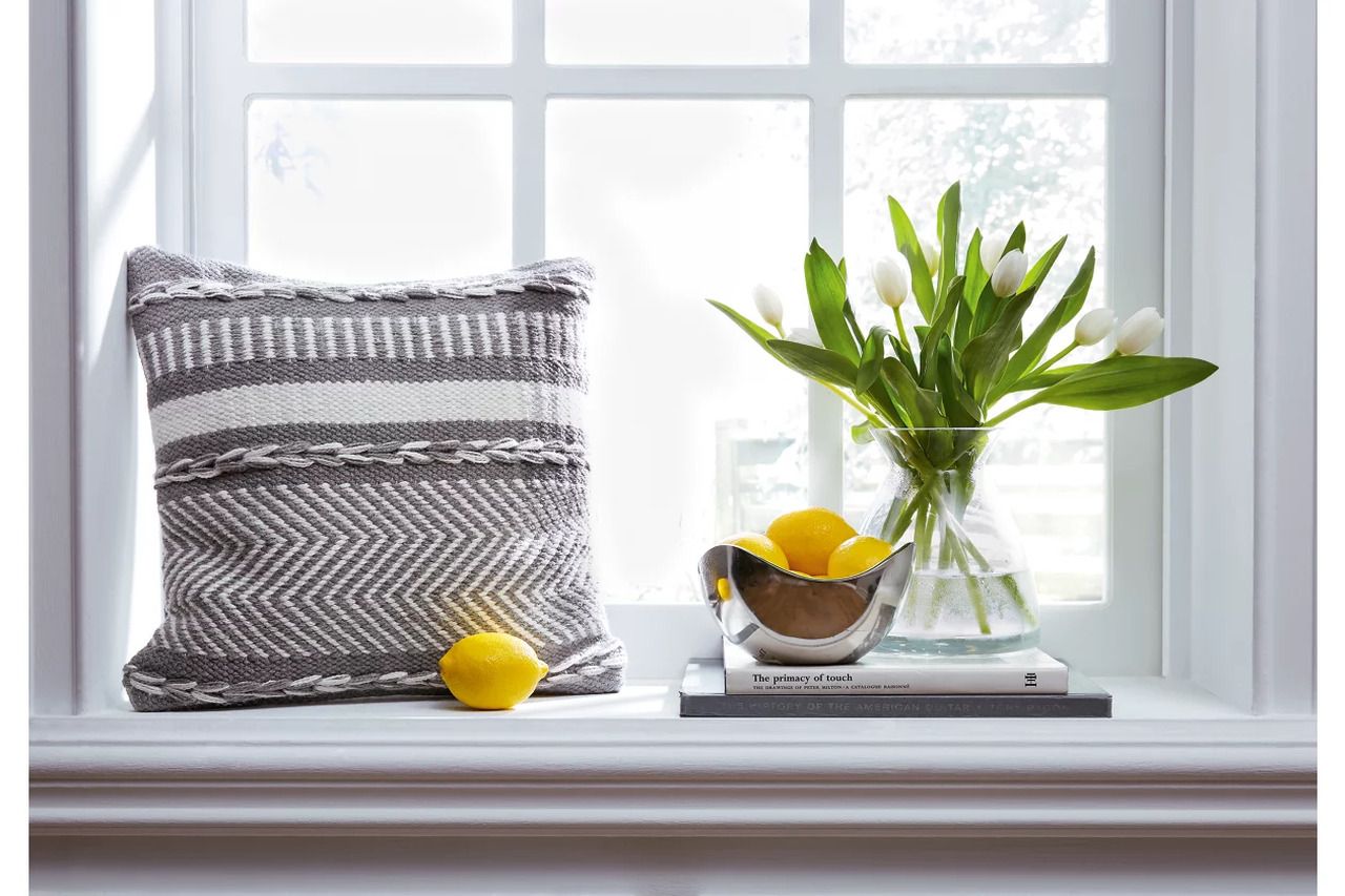 Yarnley Gray And White Pillow Set Of 4 A1001020