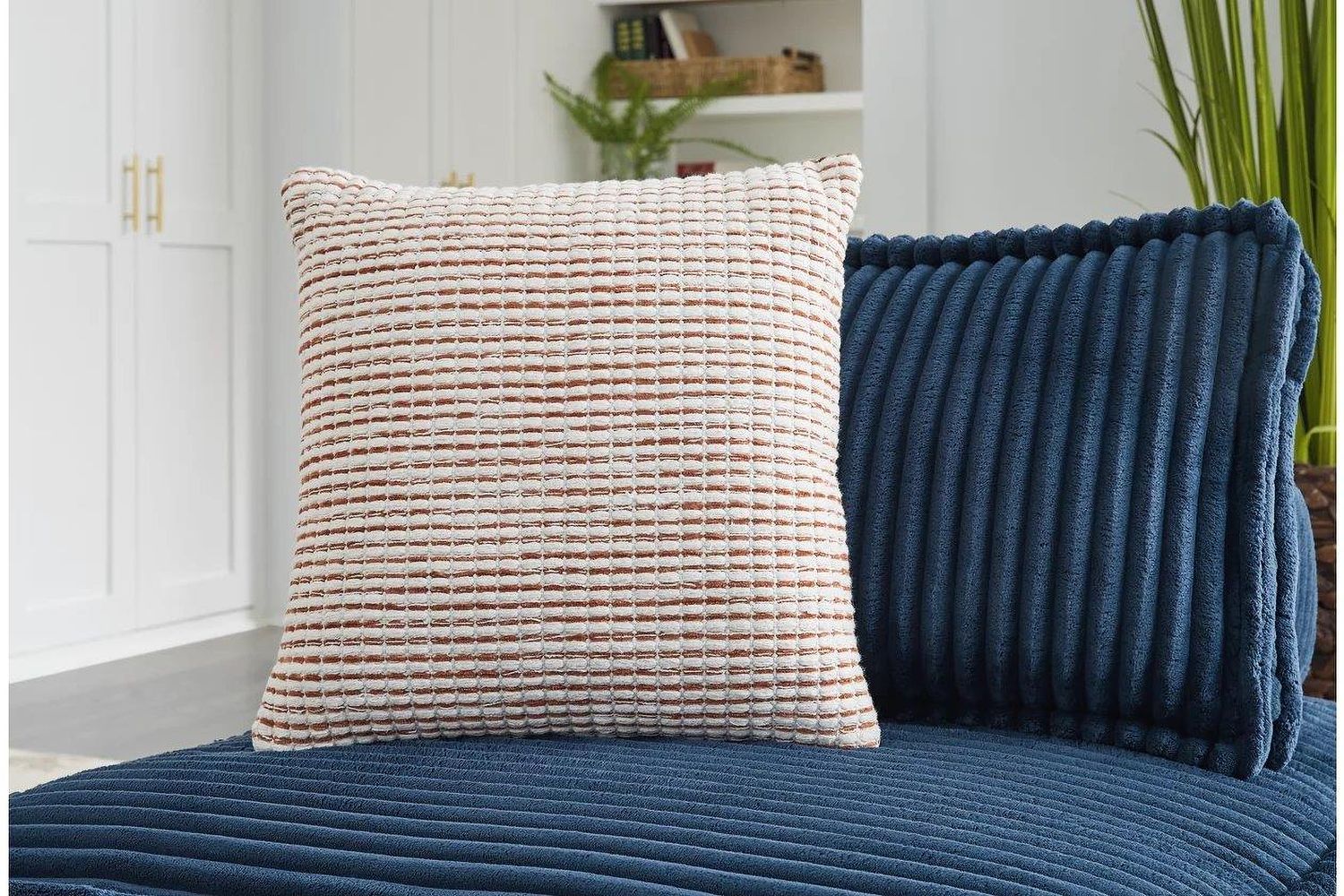 Nashlin Pillow Set of 4 In Rustic White A1001038