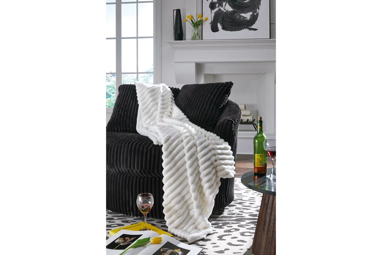 Alsonwell Throw Set of 3 In White A1001080