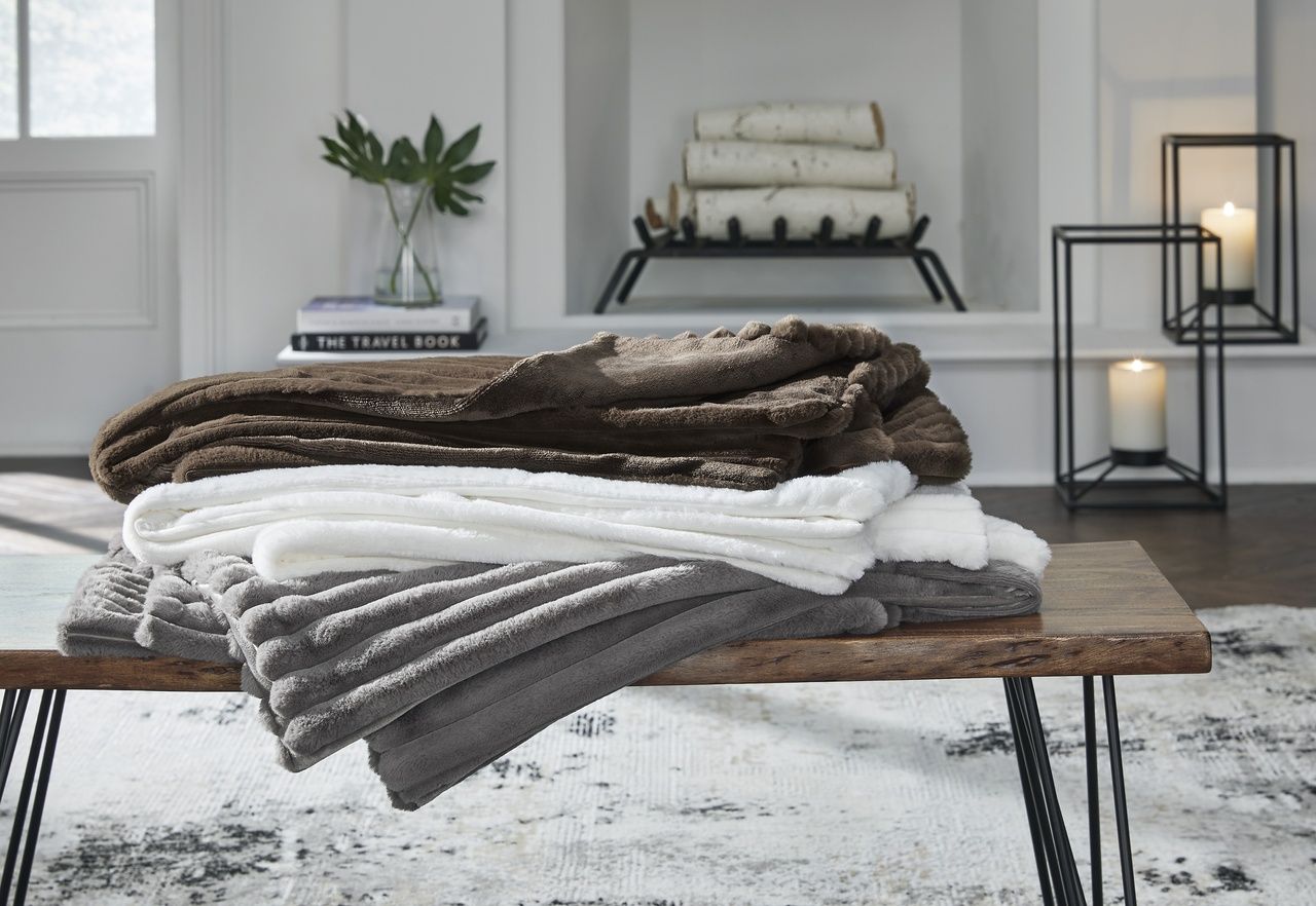 Alsonwell Throw Set of 3 In Brown A1001082