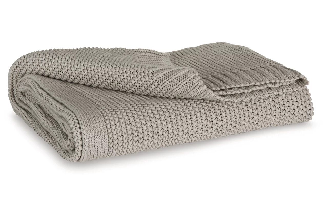 Gayelery Throw In Gray A1001085T