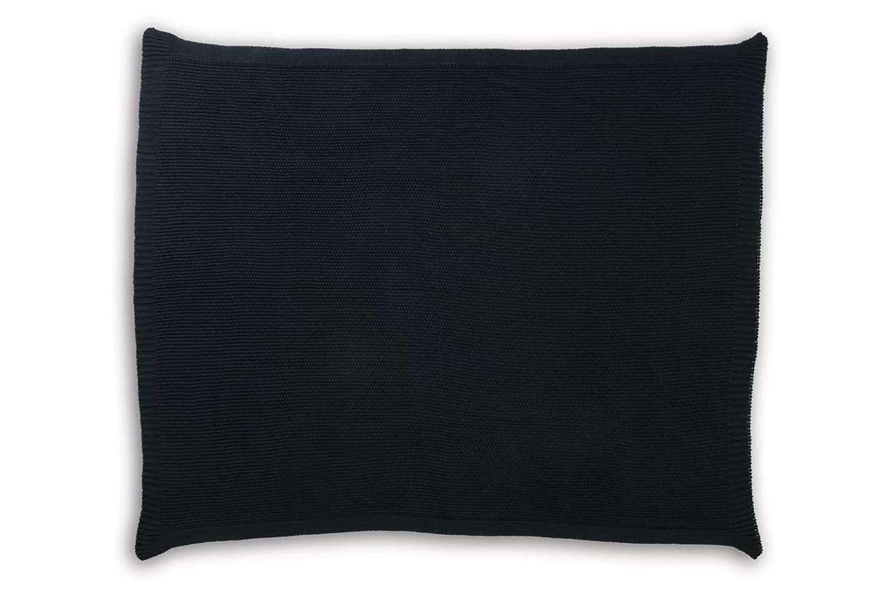 Gayelery Throw In Black A1001086T