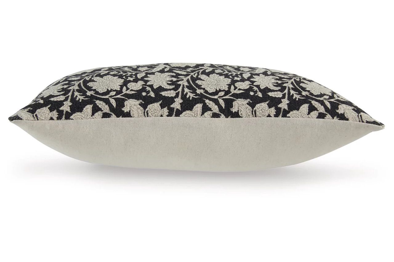 Alanderson Pillow In Black/Ivory A1001100P