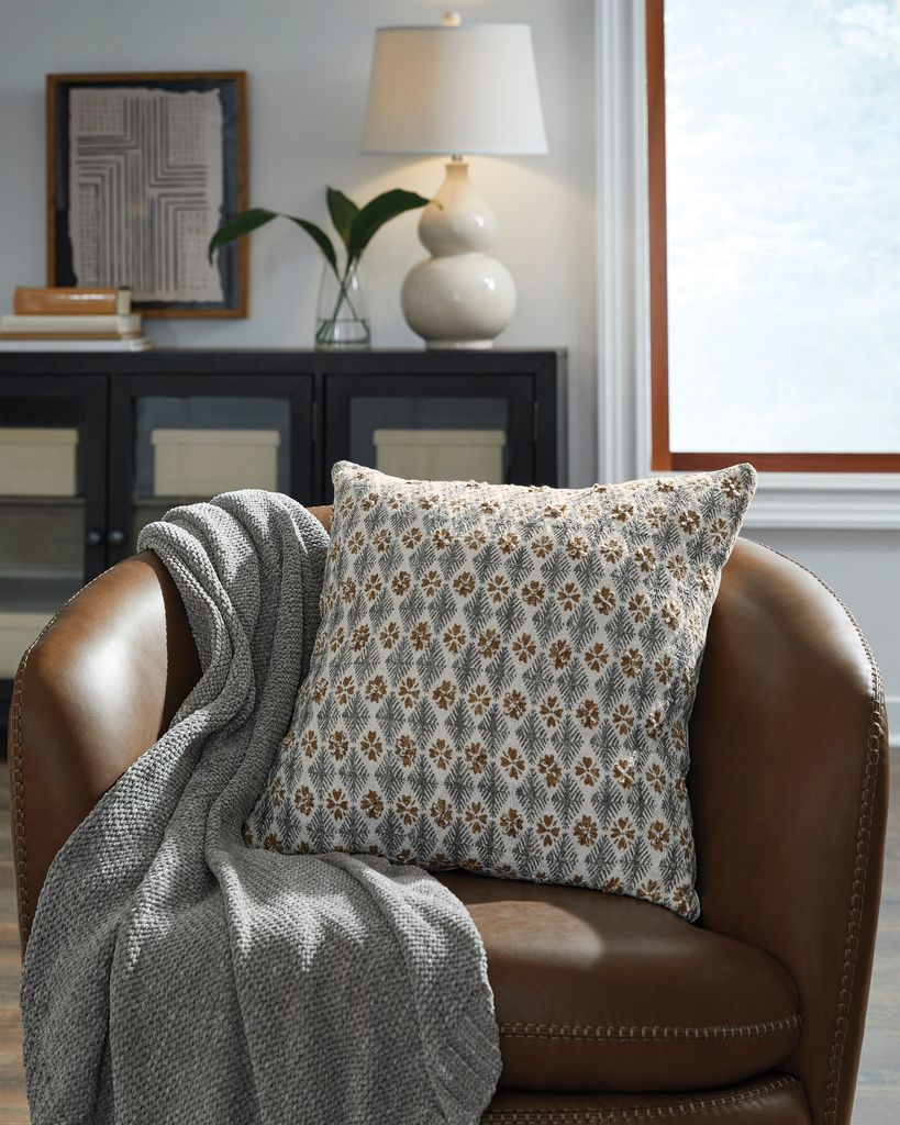 Dainwick Pillow Set of 4 In White/Gray/Brown A1001102
