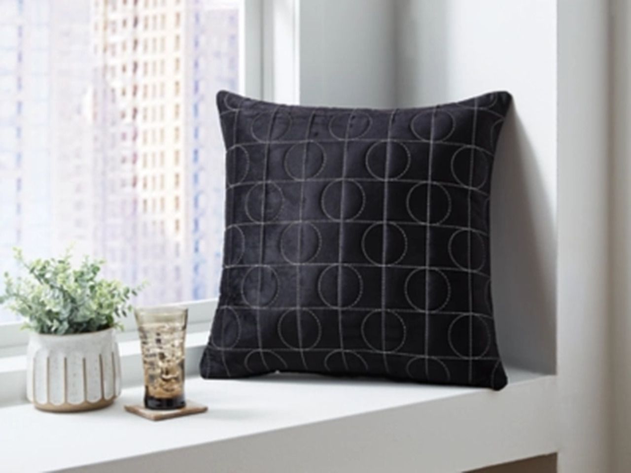 Kydner Pillow Set of 4 In Black and Silver A1001108