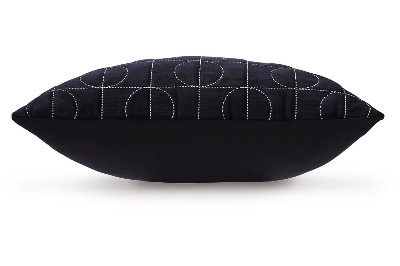 Kydner Pillow Set of 4 In Black and Silver A1001108