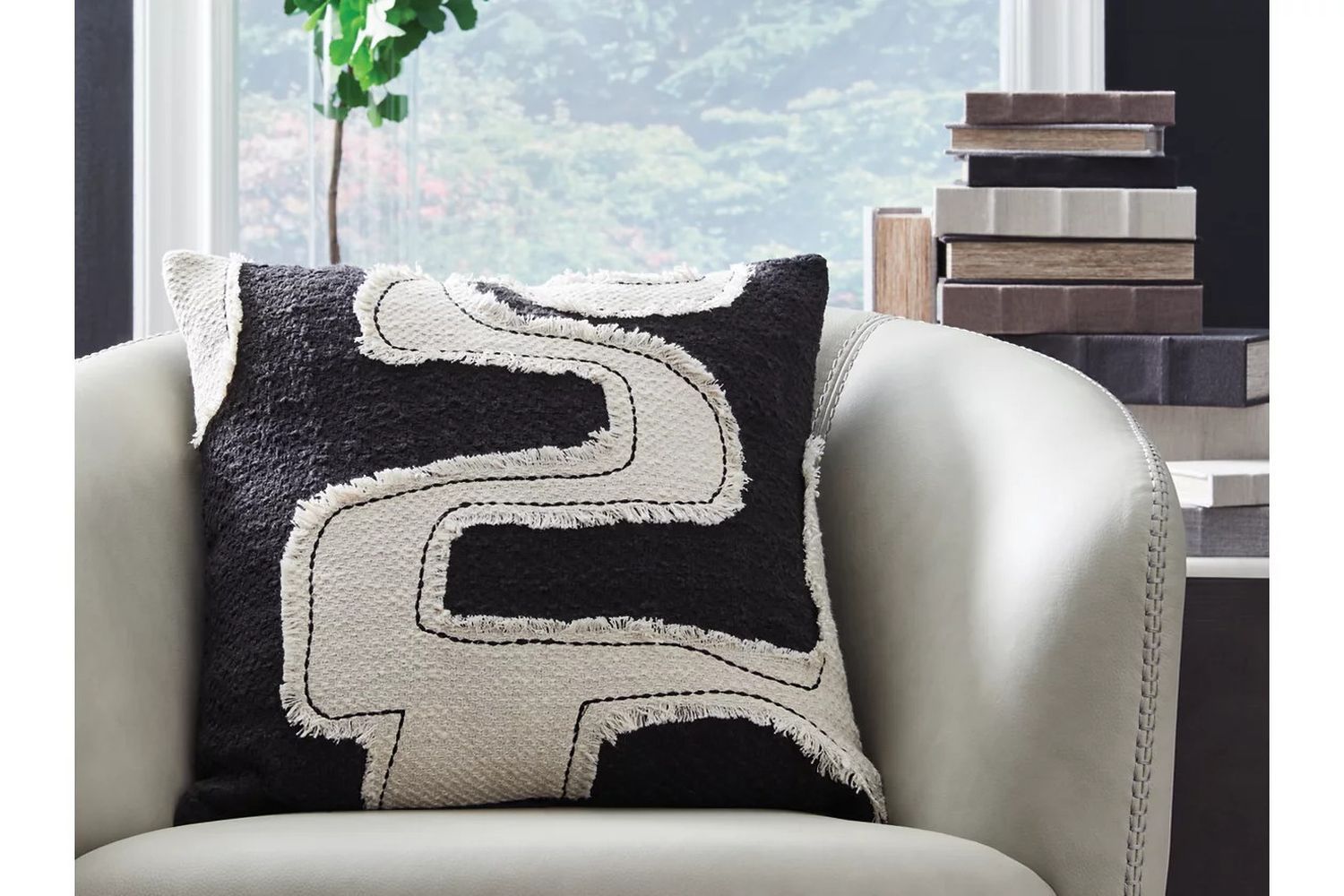 Veerbank Pillow Set of 4 In Black and Beige A1001114