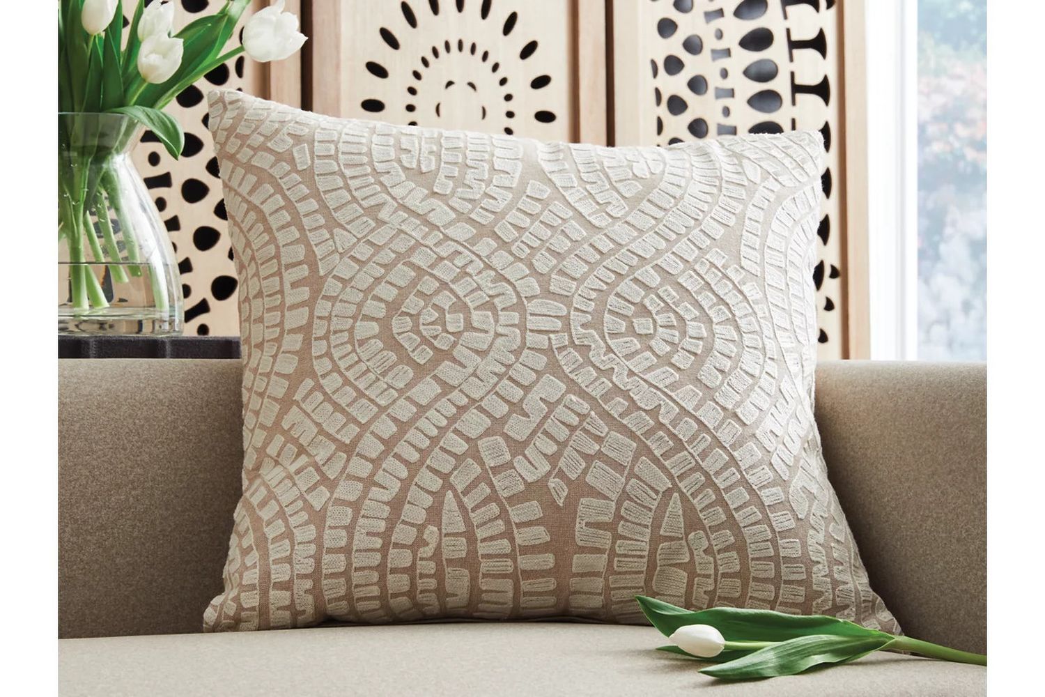 Cortlen Pillow Set of 4 In Beige and Ivory A1001122