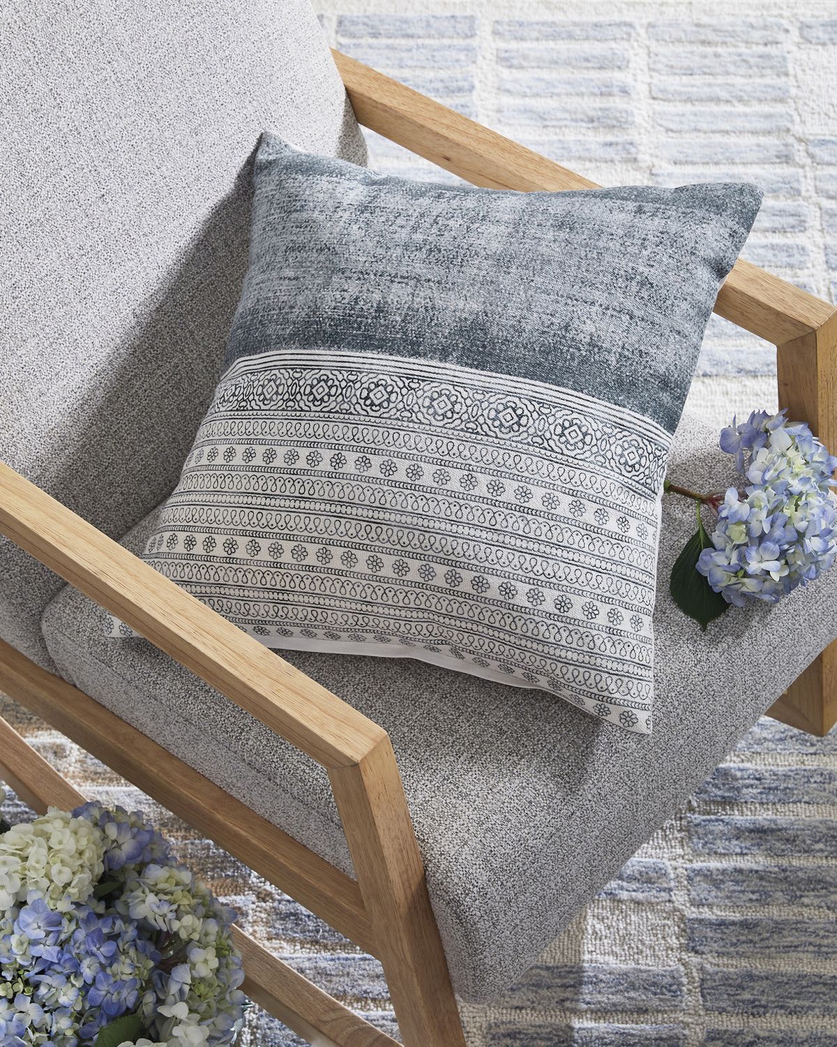 Harperville Pillow Set of 4 In Blue and White A1001127
