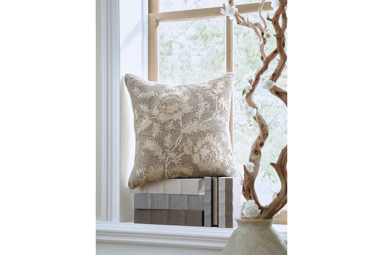 Viveka Pillow Set of 4 In Brown and Beige A1001146