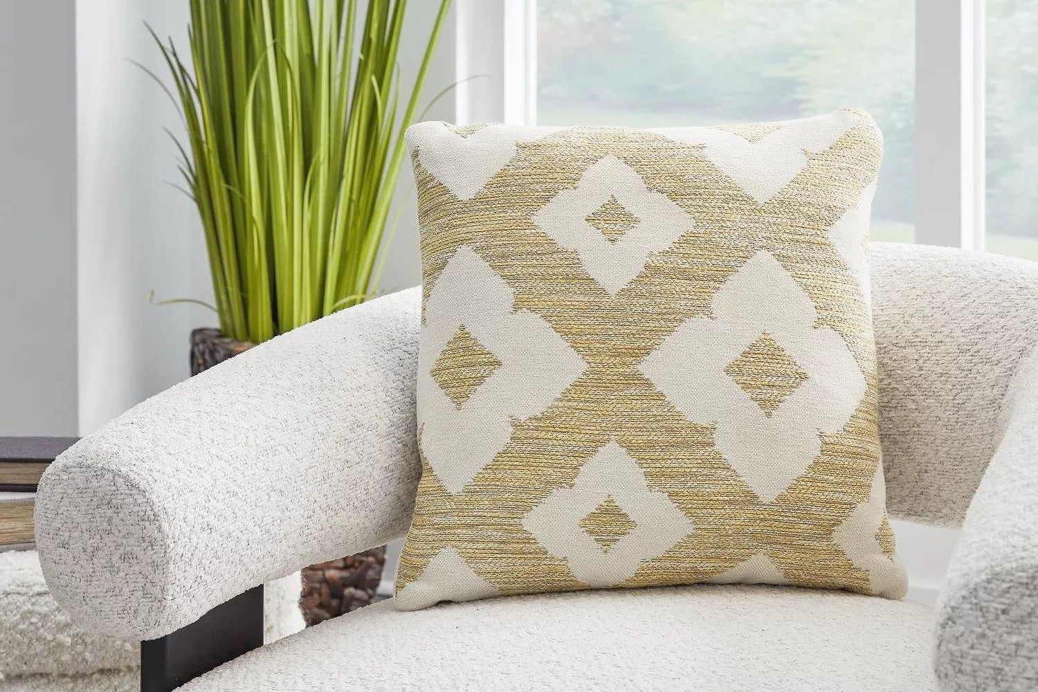 Brockner Next-Gen Nuvella Pillow Set of 4 In Brown and Yellow A1900009