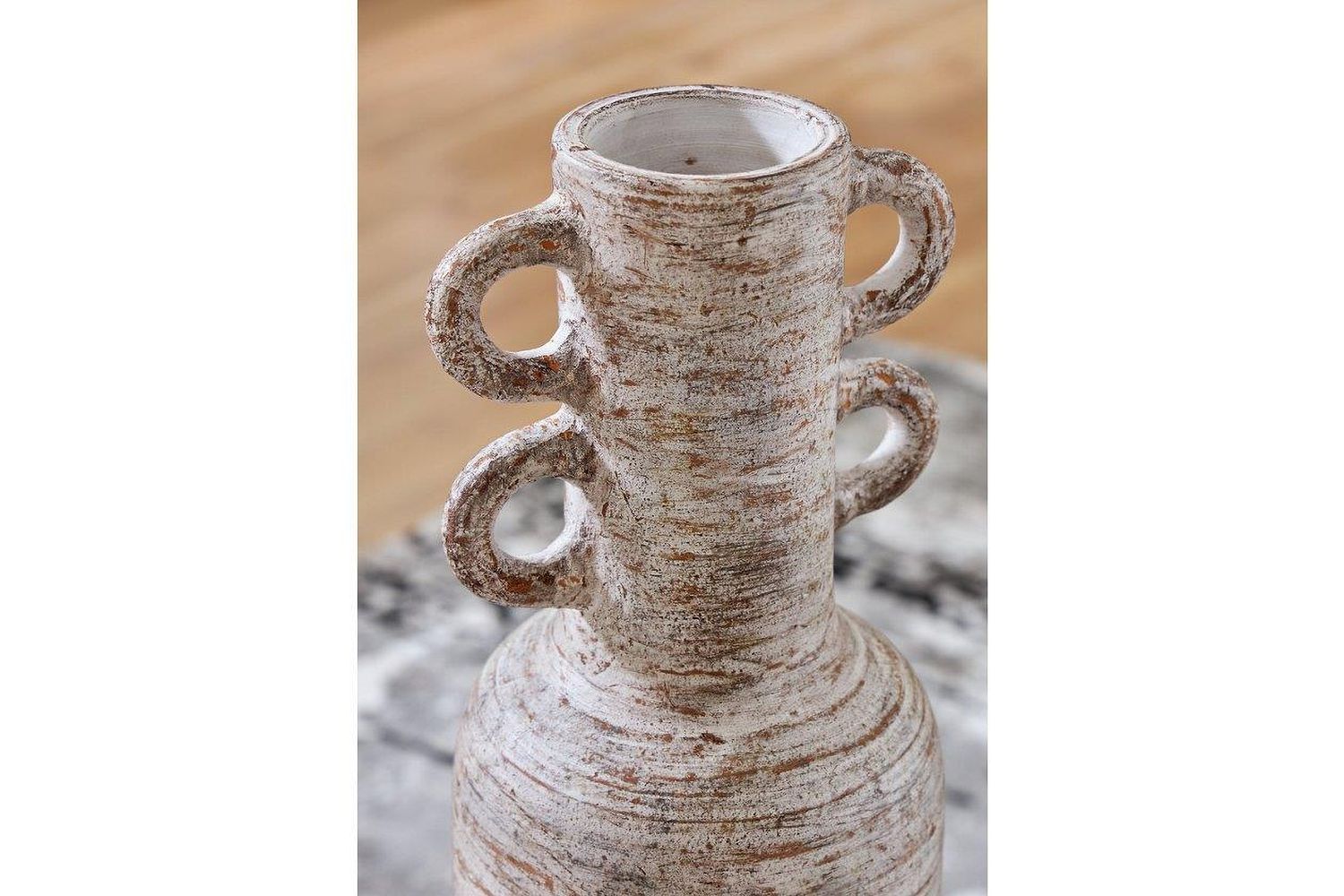 Wellbridge Vase In Distressed White A2000609