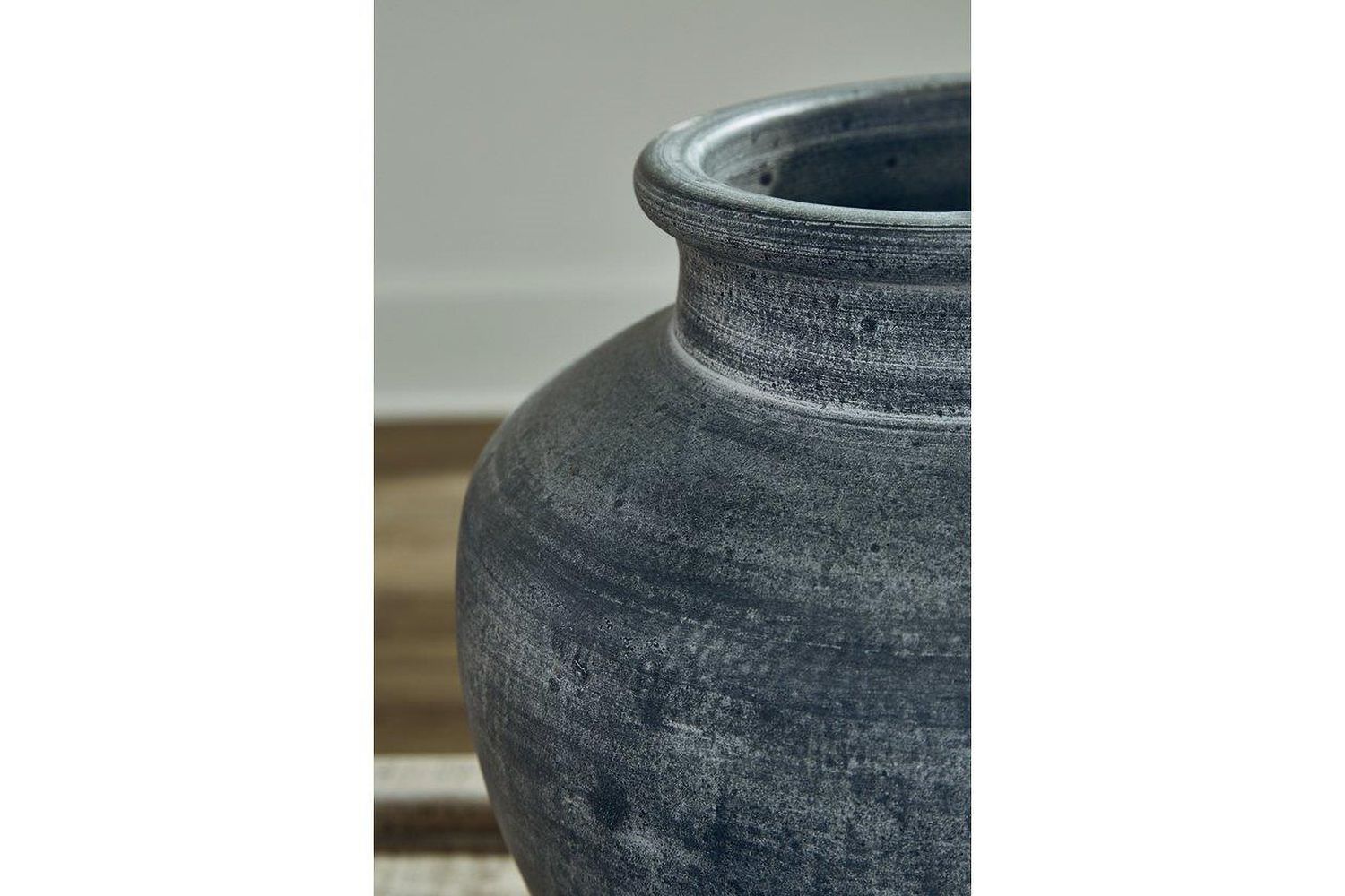 Meadie Vase In Distressed Blue A2000629