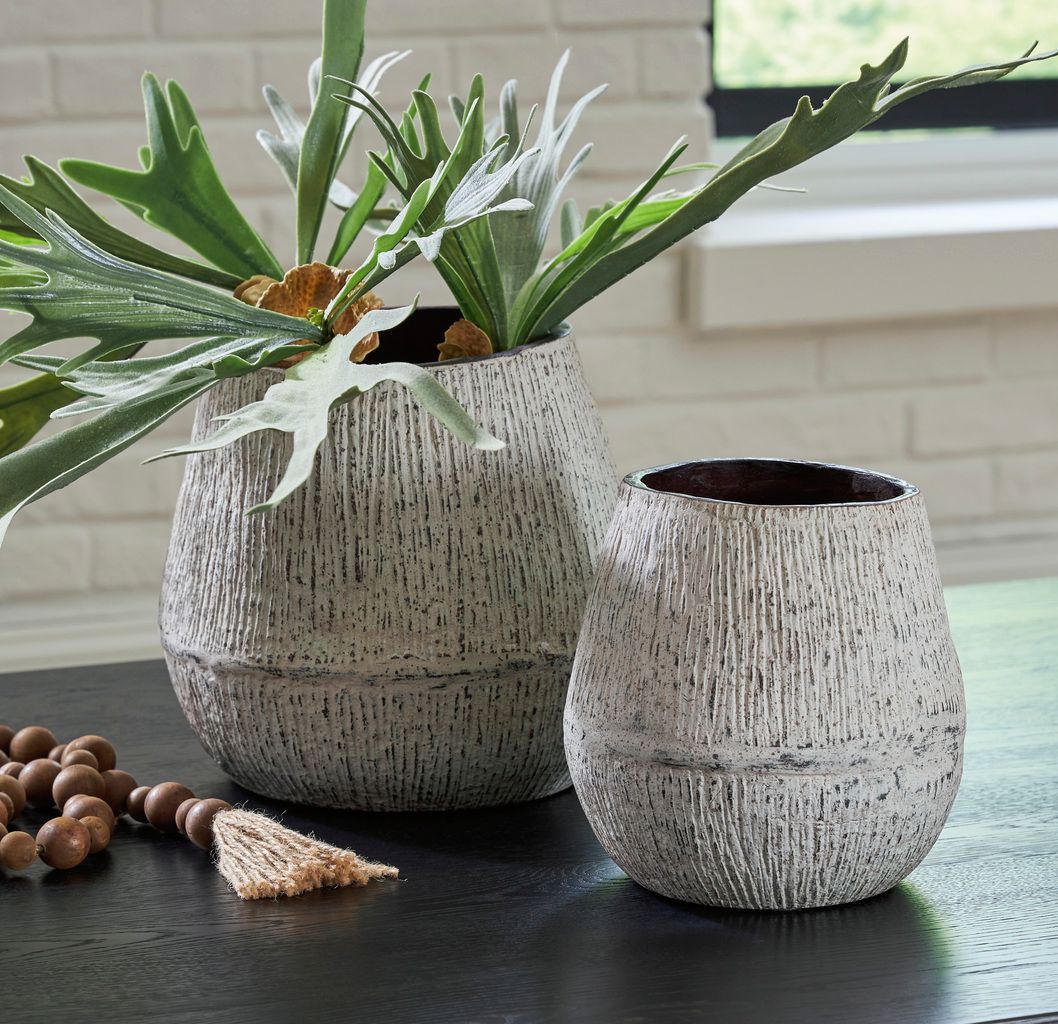 Claymount Vase In Distressed Brown A2000635