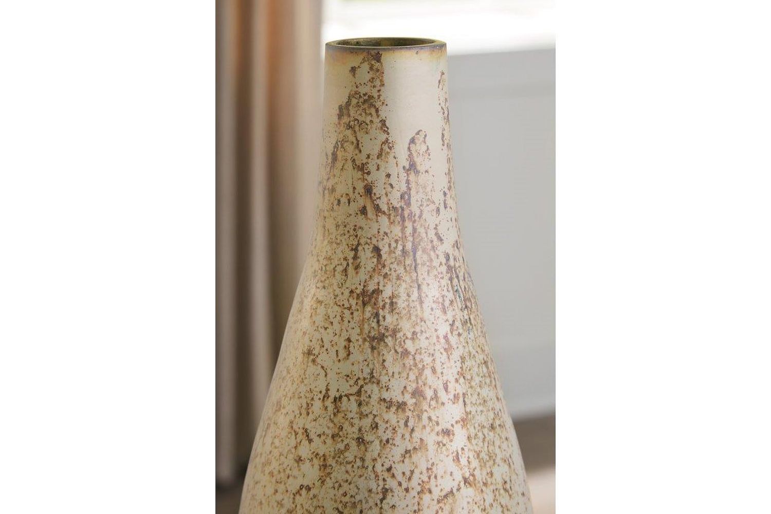 Plawite Vase In Antique Silver A2000640