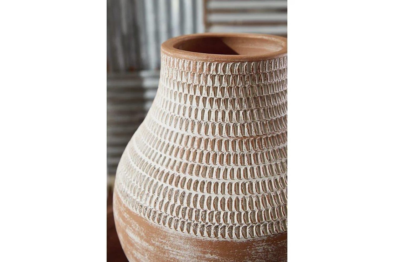 Reclove Vase In Distressed White A2000641