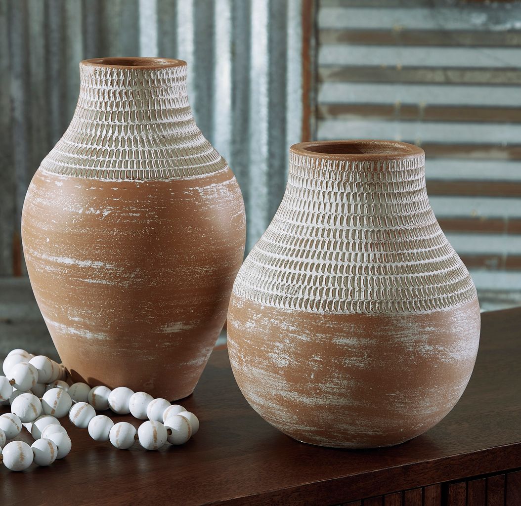 Reclove Vase In Distressed White A2000641
