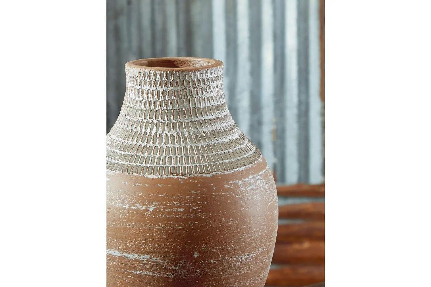 Reclove Vase In Distressed White A2000642