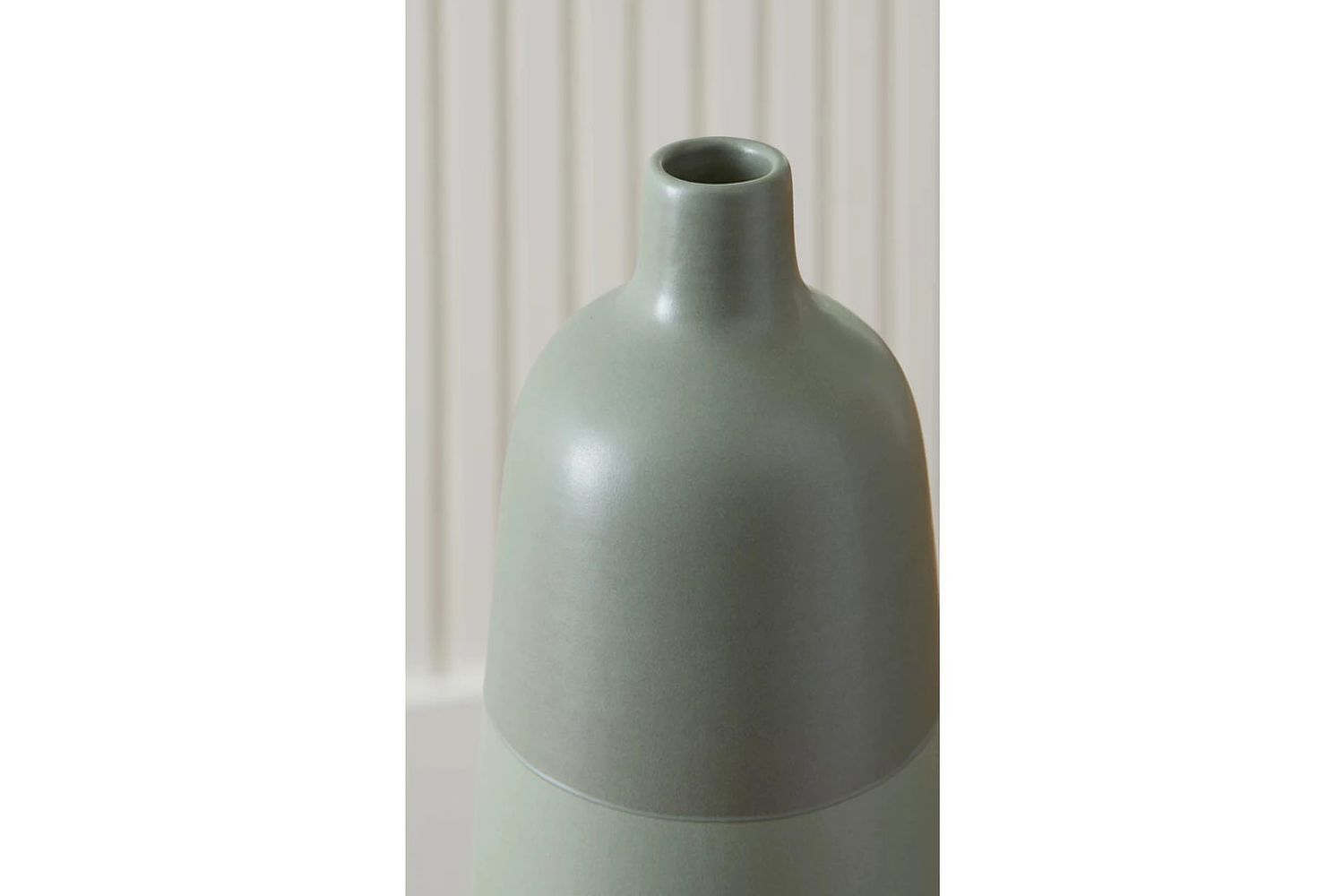 Peerland Vase In Sage Green A2000655