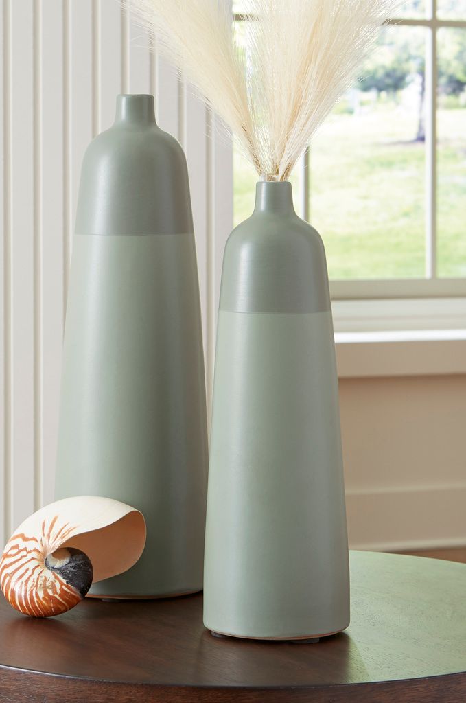 Peerland Vase In Sage Green A2000655