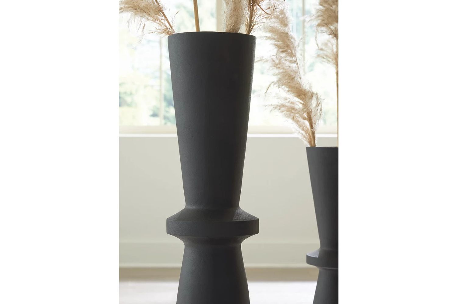 Collisten Vase In Black A2000664