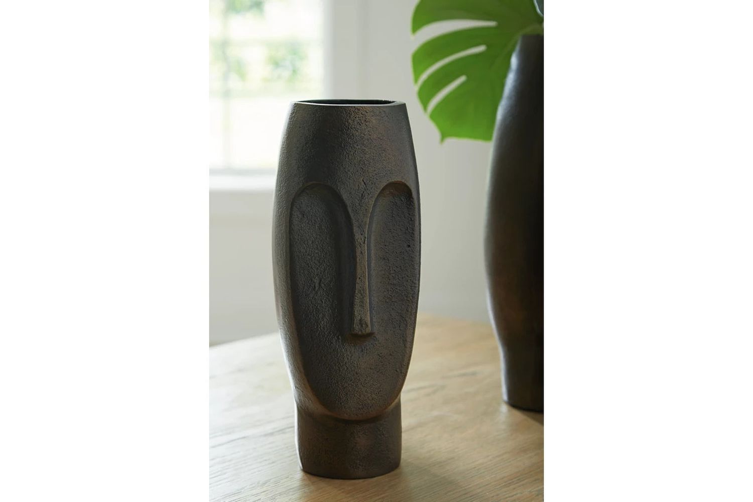 Elanman Vase In Antique Bronze A2000692