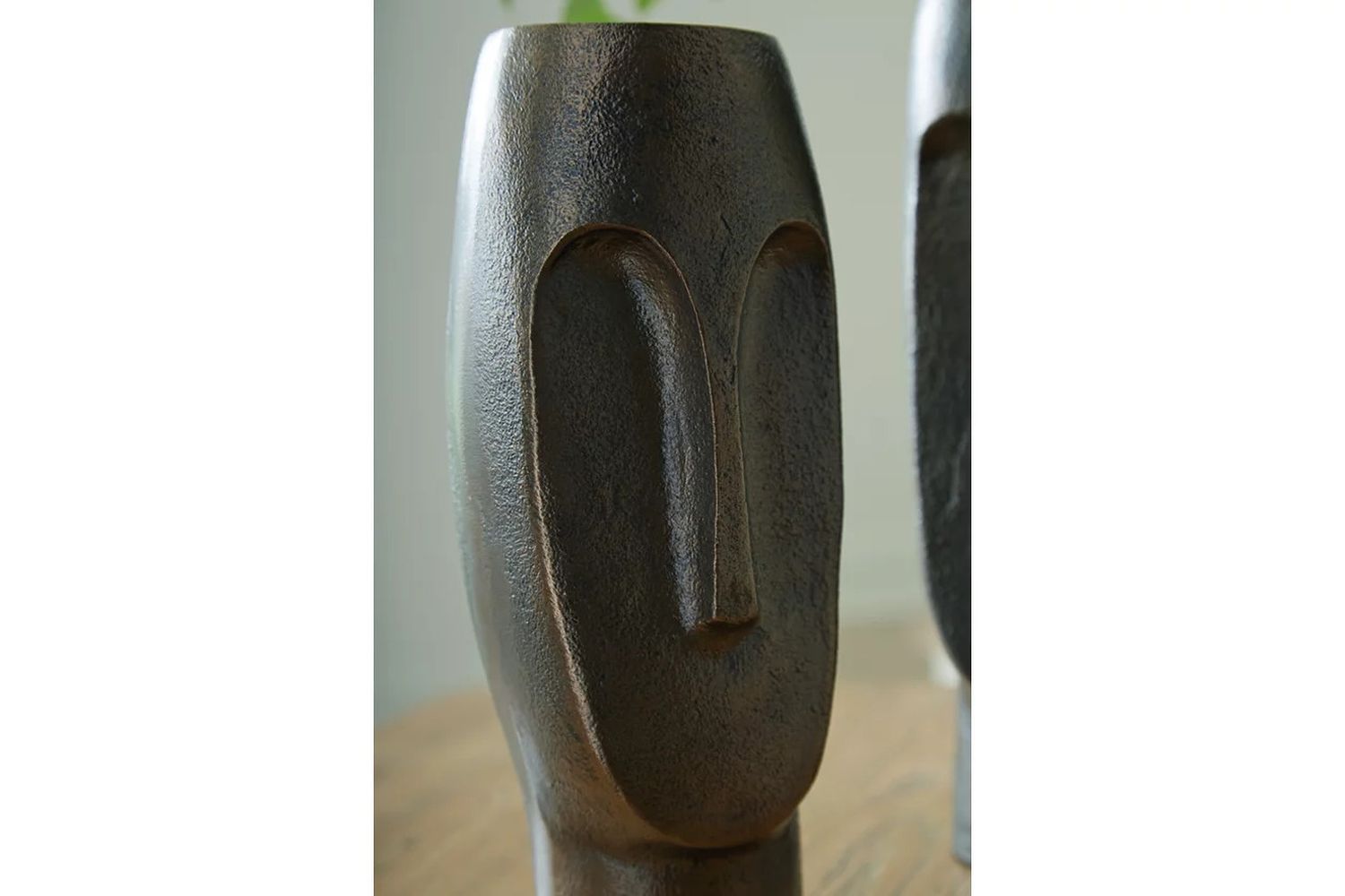 Elanman Vase In Antique Bronze A2000692