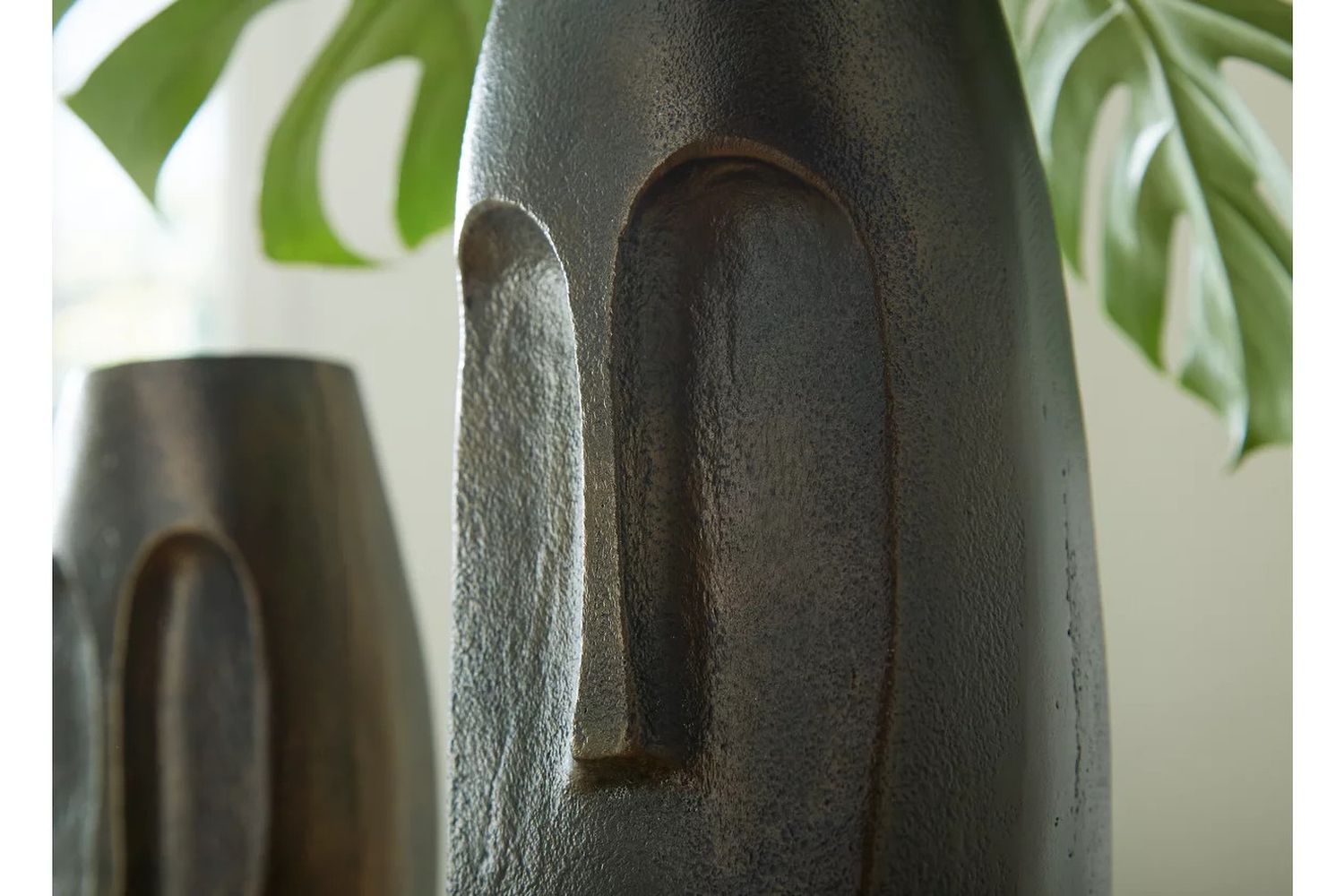 Elanman Vase In Antique Bronze A2000693