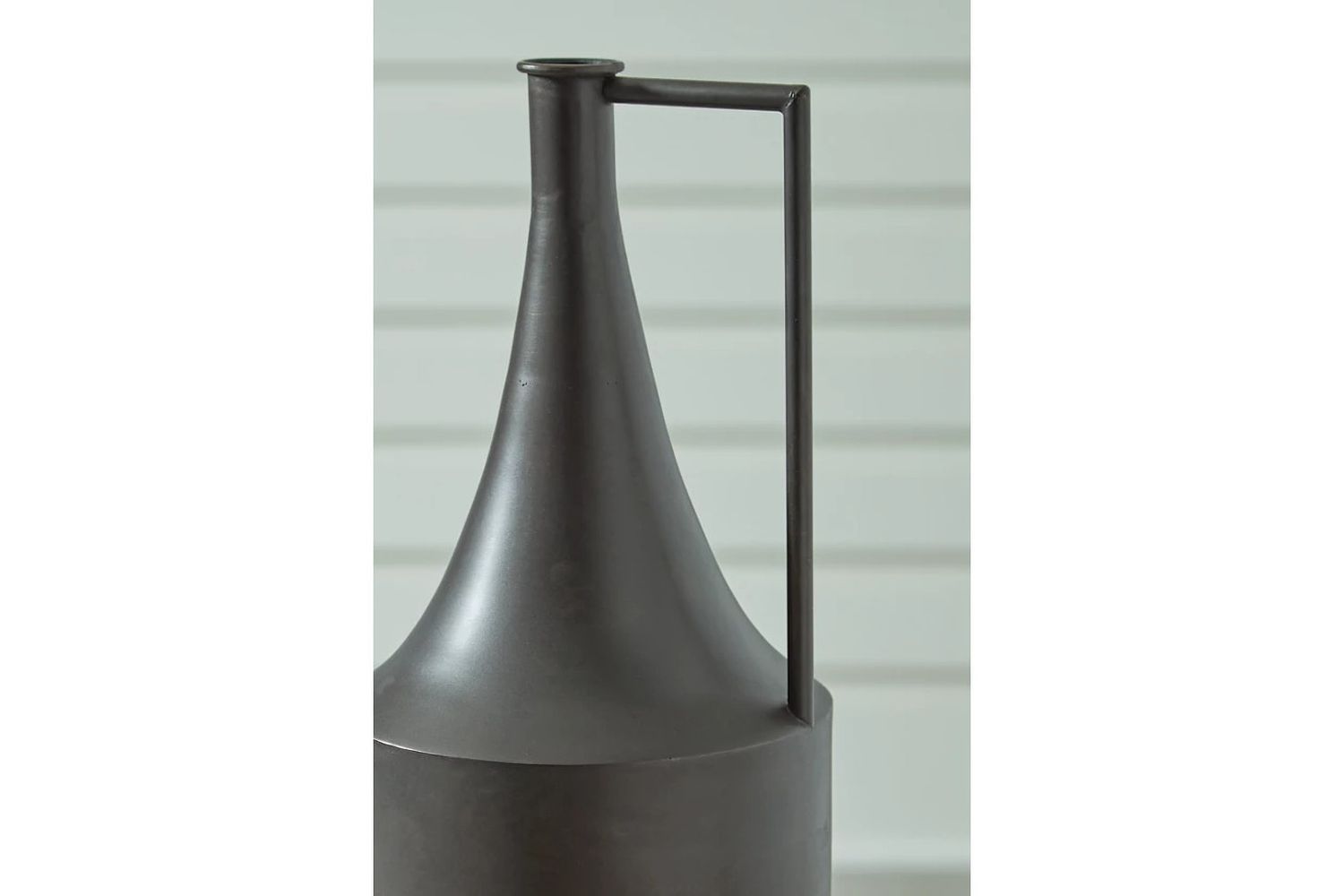 Zainforth Vase In Distressed Brown A2000695