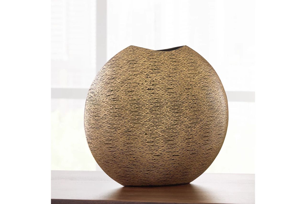 Iansboro Vase In Antique Gold A2000696