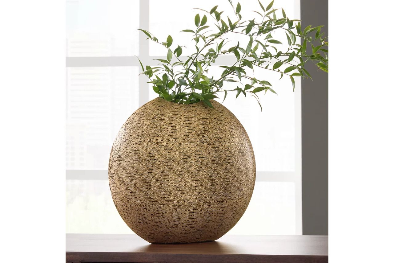 Iansboro Vase In Antique Gold A2000697