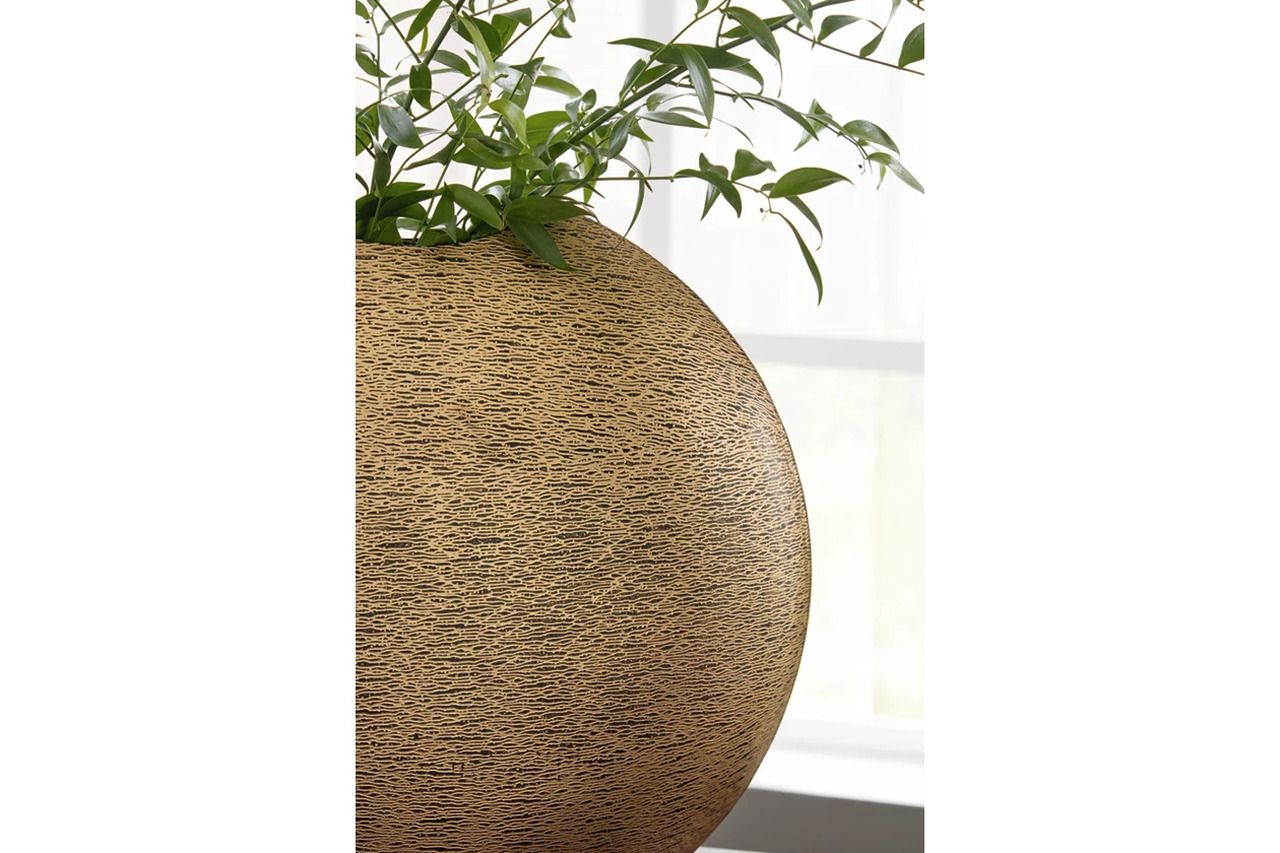 Iansboro Vase In Antique Gold A2000697