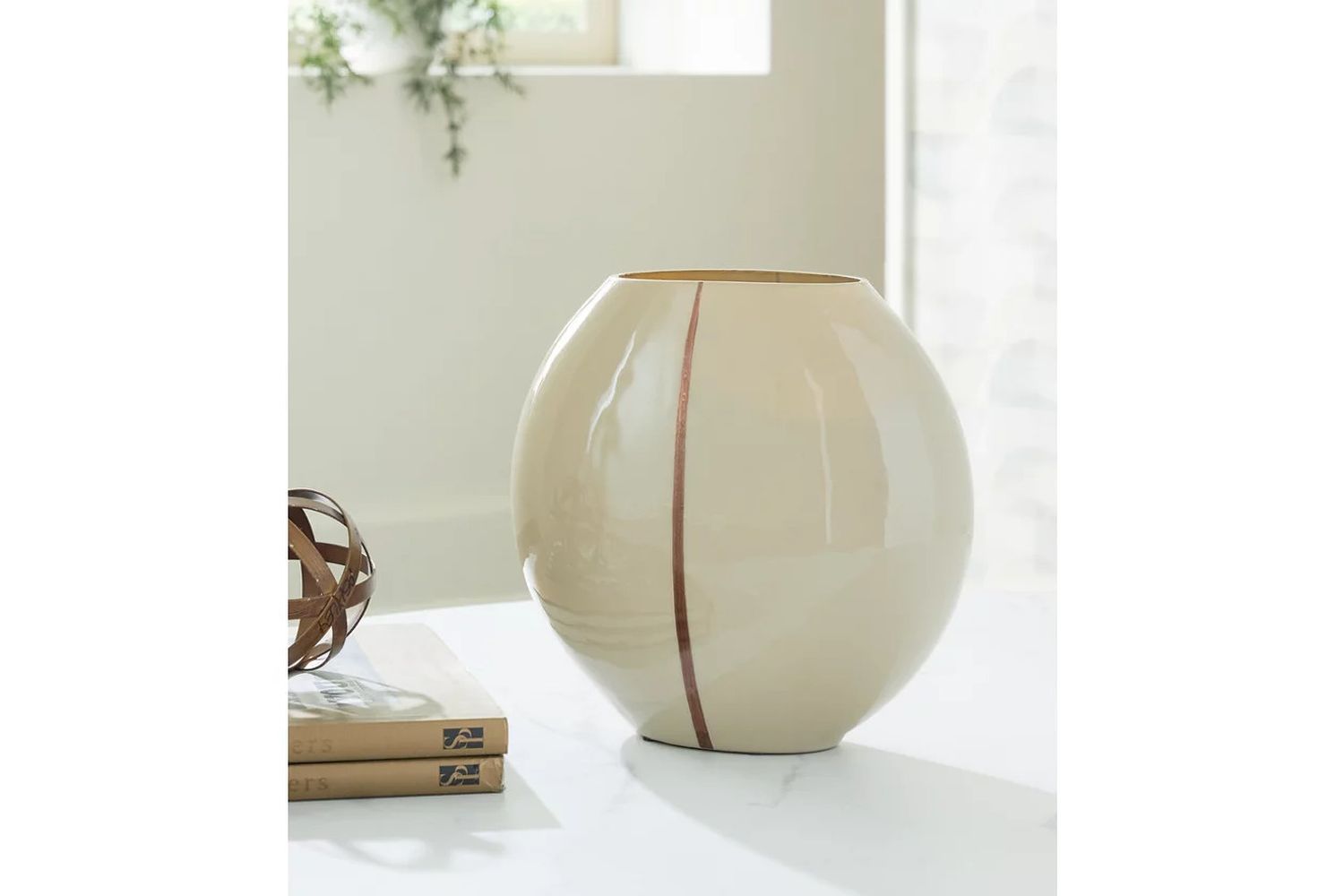Sheabourne Small Vase In Cream A2000701
