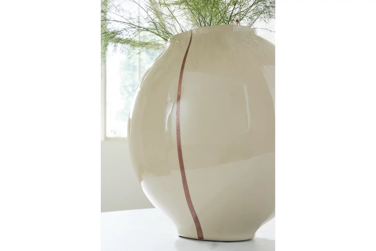 Sheabourne Large Vase In Cream A2000702