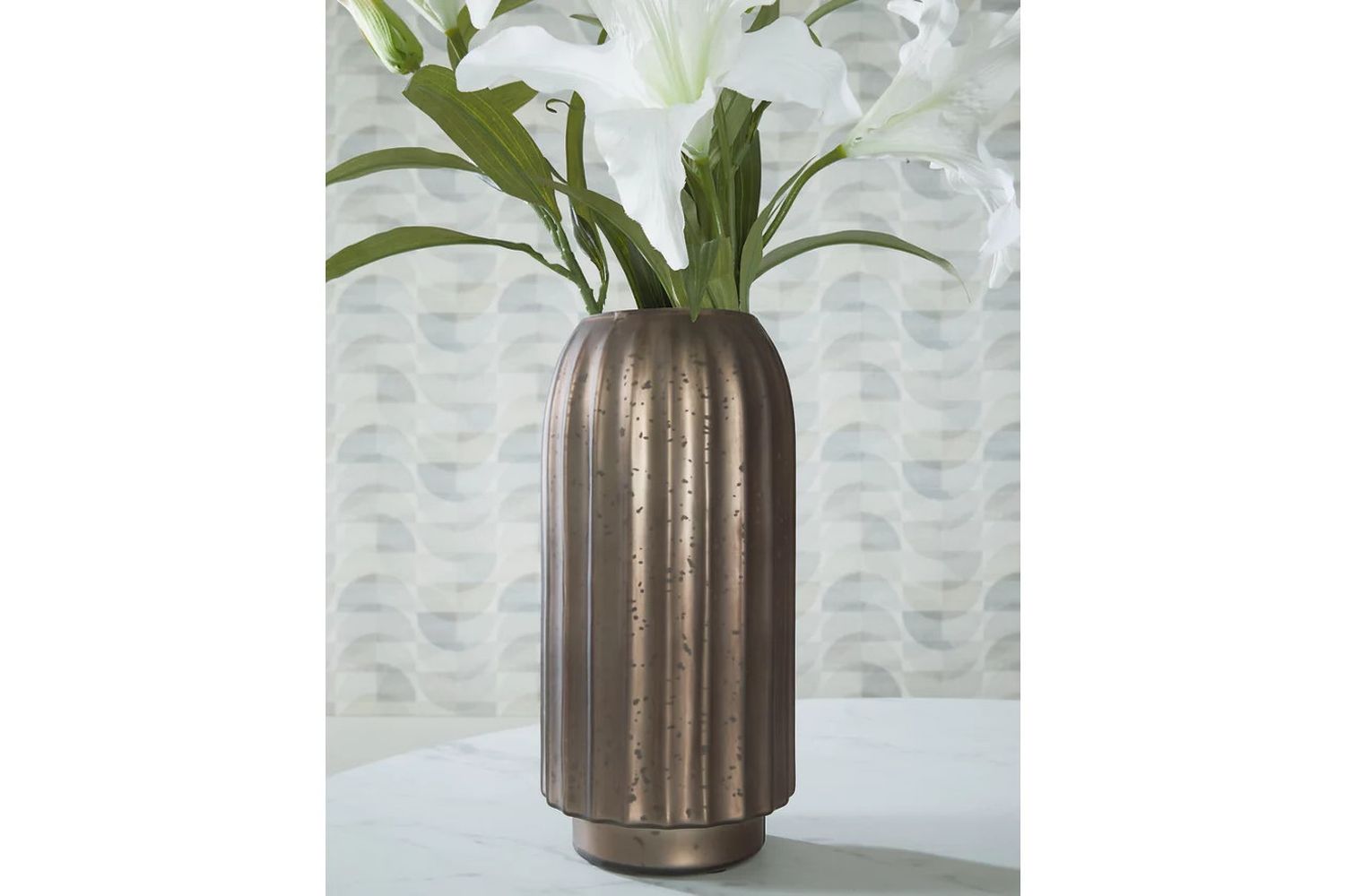 Briarcott Medium Vase In Brown A2000704