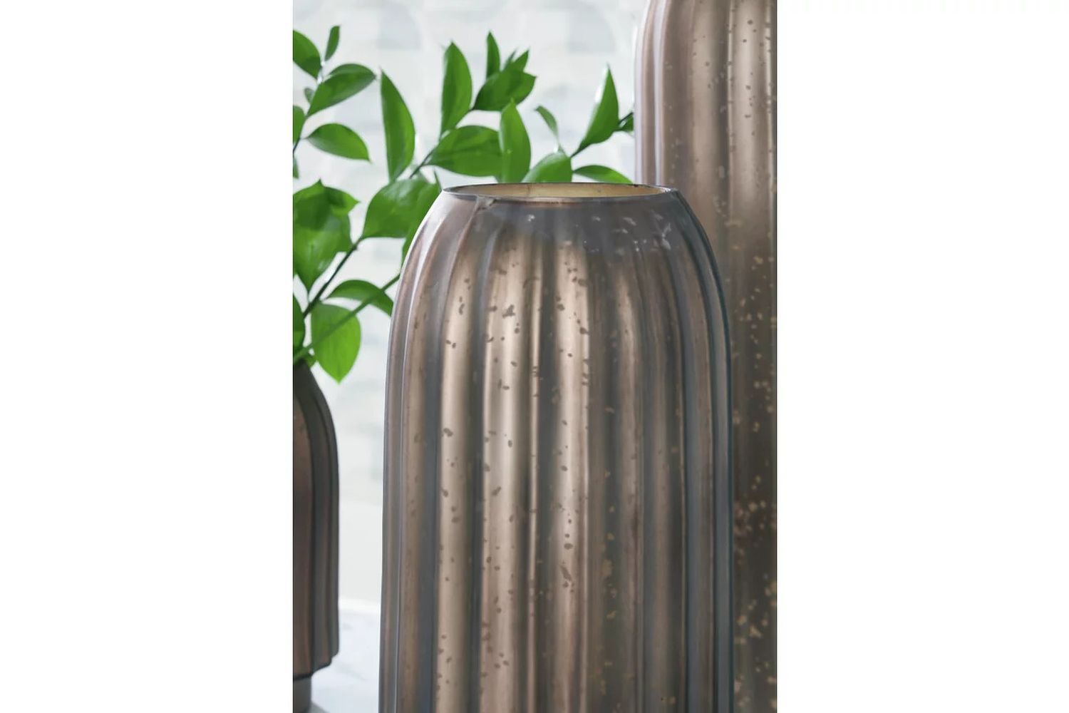 Briarcott Medium Vase In Brown A2000704