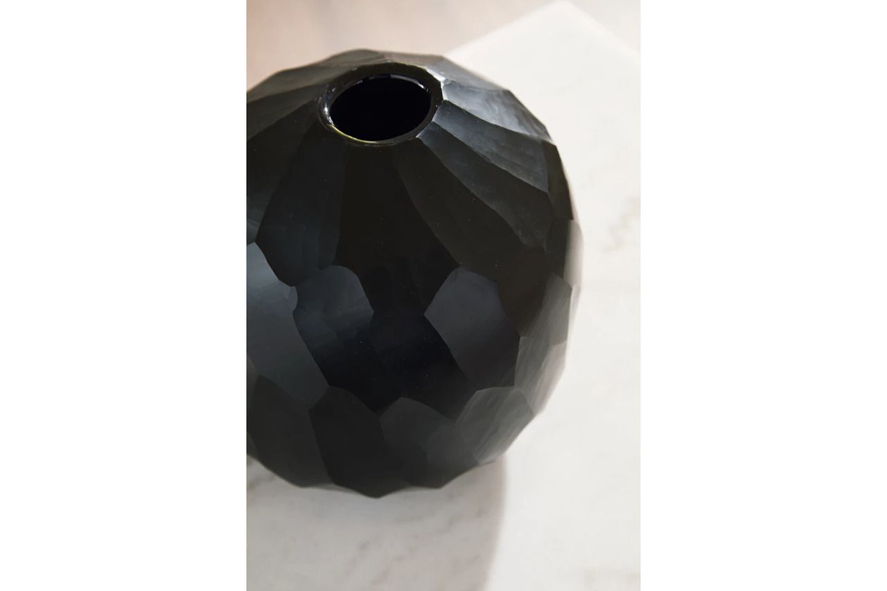 Ryanford Vase In Black A2000717