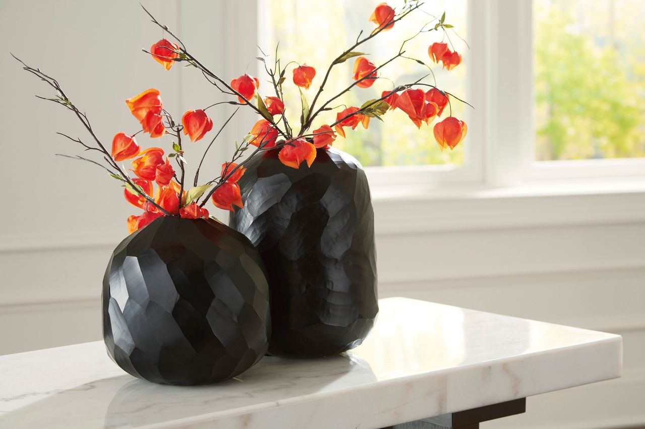 Ryanford Vase In Black A2000717