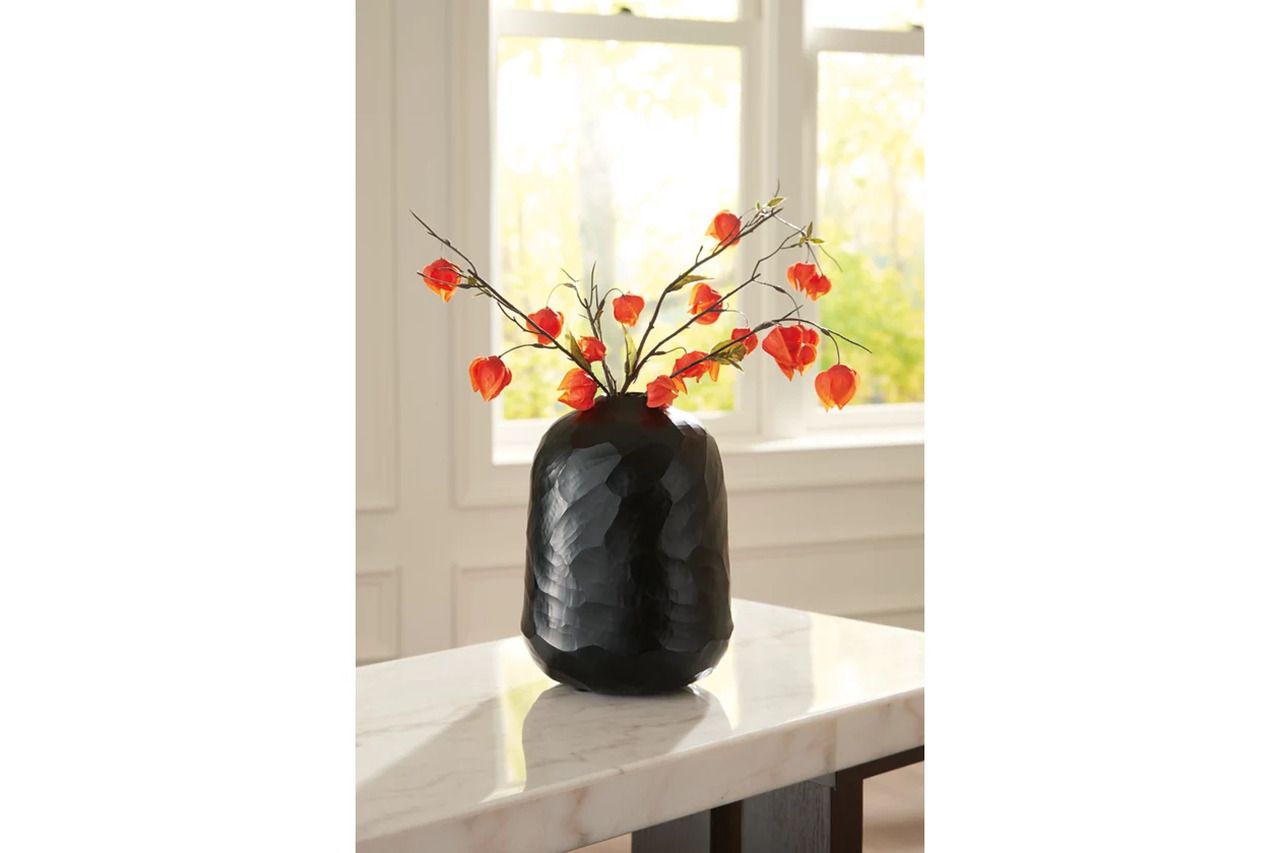 Ryanford Vase In Black A2000718