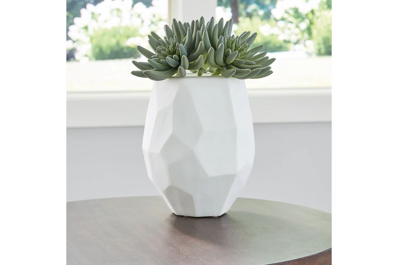 Karenton Vase In White A2000721