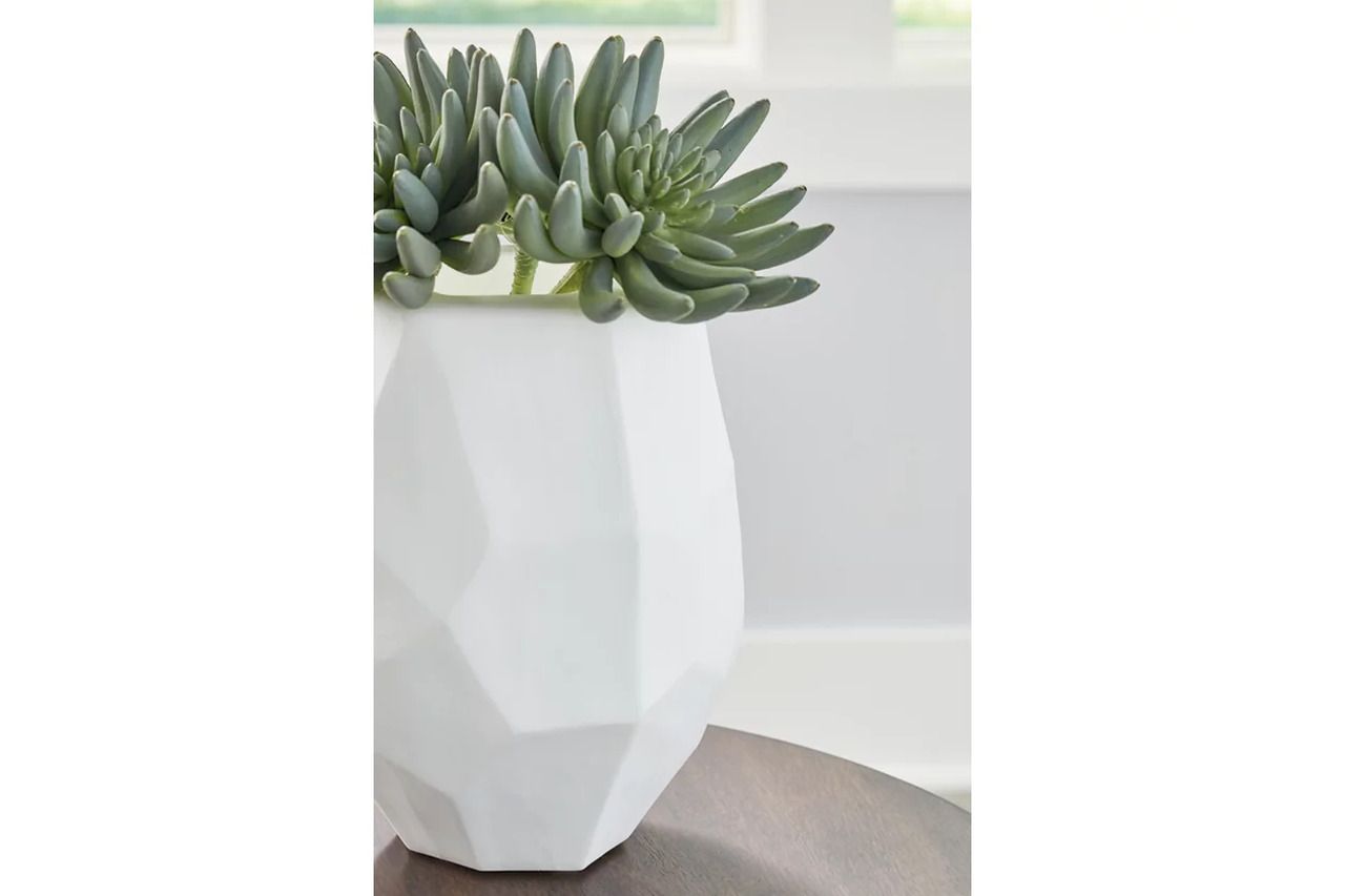 Karenton Vase In White A2000721