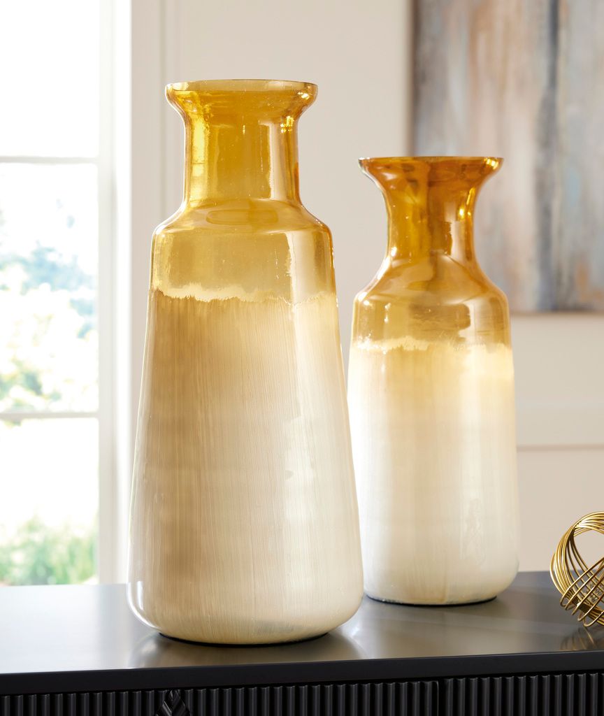 Wynburg 17 Inch Vase In White and Amber A2000723