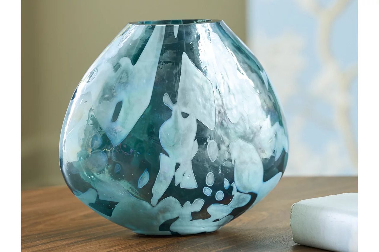 Cartshaw 7 Inch Vase In Iridescent Teal A2000738